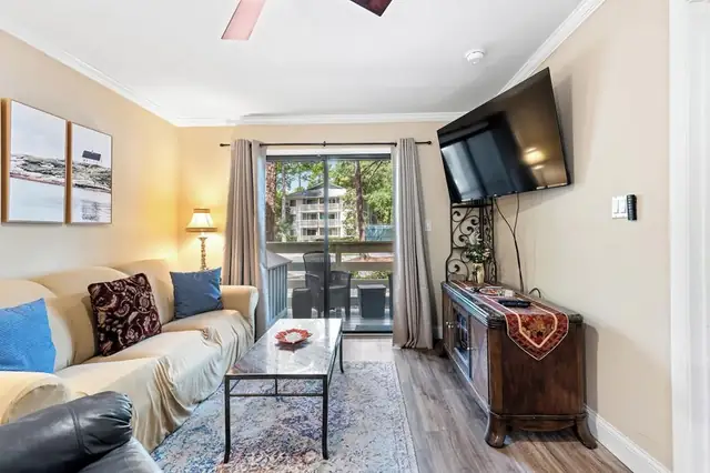 Living room at Fiddler’s Cove 21C